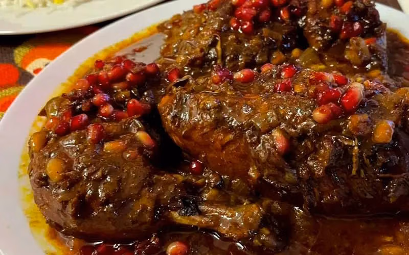 خوراک مرغ با رب انار