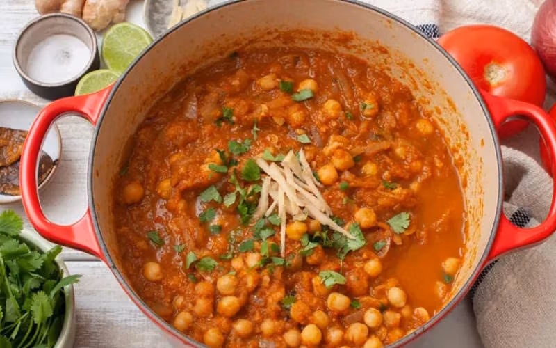 طرز تهیه انواع خورشت بدون گوشت؛ ۵ غذای خوشمزه و ساده 3 خورشت سبزیجات با نخود