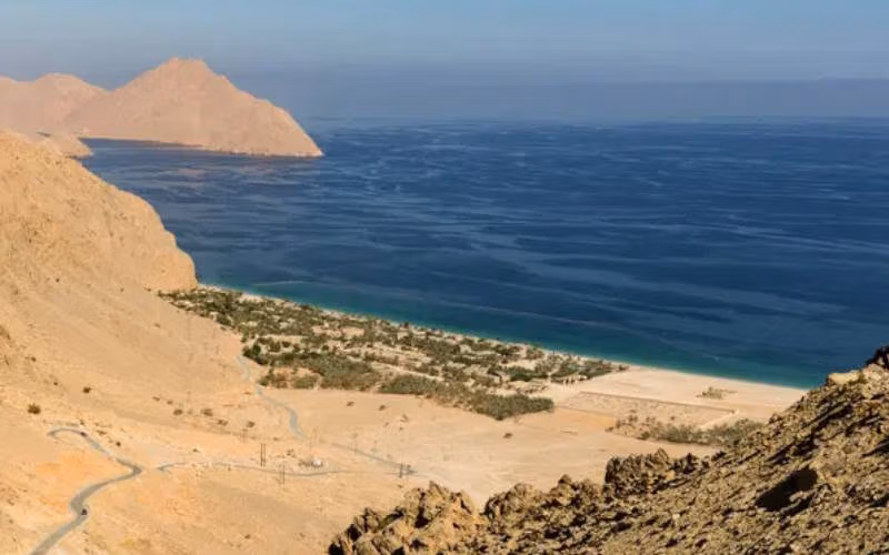 تجربه های هیجان انگیز سفر در ایران از کوهنوردی تا دوچرخه سواری و غواصی 7 دریای عمان