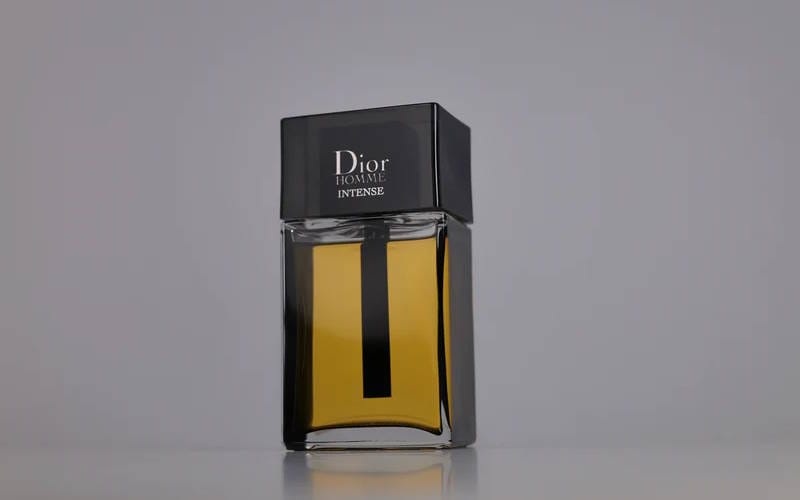 بهترین عطرهایی که می توانید بدون تست بخرید؛ برترین های بلایند بای 11 دیور هوم اینتنس (Dior Homme Intense)