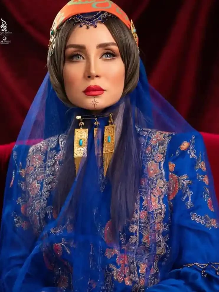 شاخه گلی برای عروس