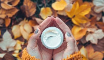 شایع ترین بیماری های پوستی در پاییز؛ از خشکی و ترک تا لوپوس بیماری های پوستی در پاییز