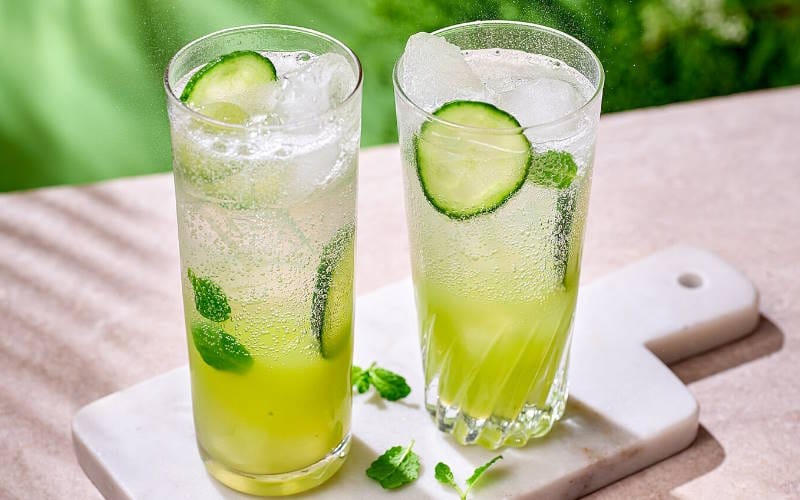 دستور تهیه نوشیدنی های انرژی زا و طبیعی خانگی (۷ نوشیدنی خانگی خوشمزه) 5 نوشیدنی خیار و نعناع
