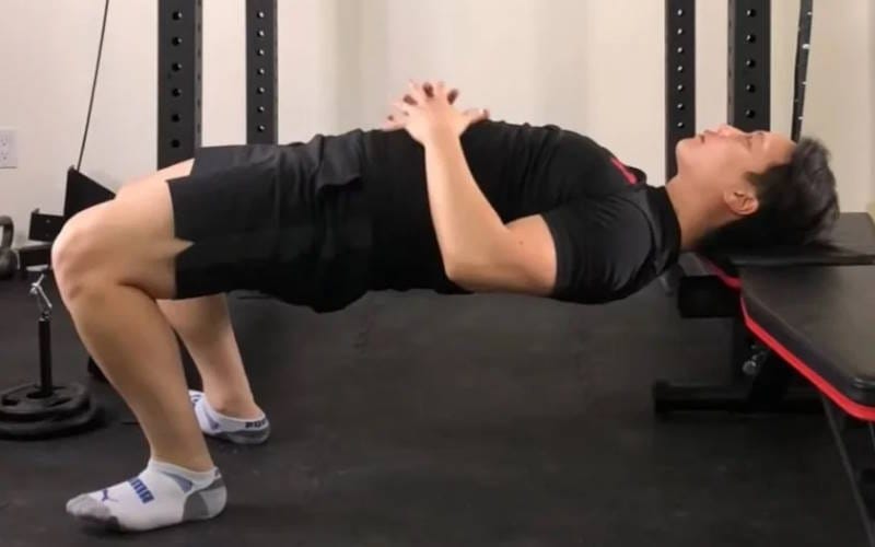 بهترین ورزش ها برای درمان گردن درد و شانه در منزل 11 پل گردنی سبک (Neck Bridge – Modified)