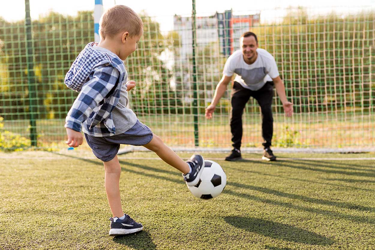 قصه بچگانه با موضوع فوتبال ⚽ (داستان های کودکانه فوتبالی) 3 چشمان پدر عاشق فوتبال