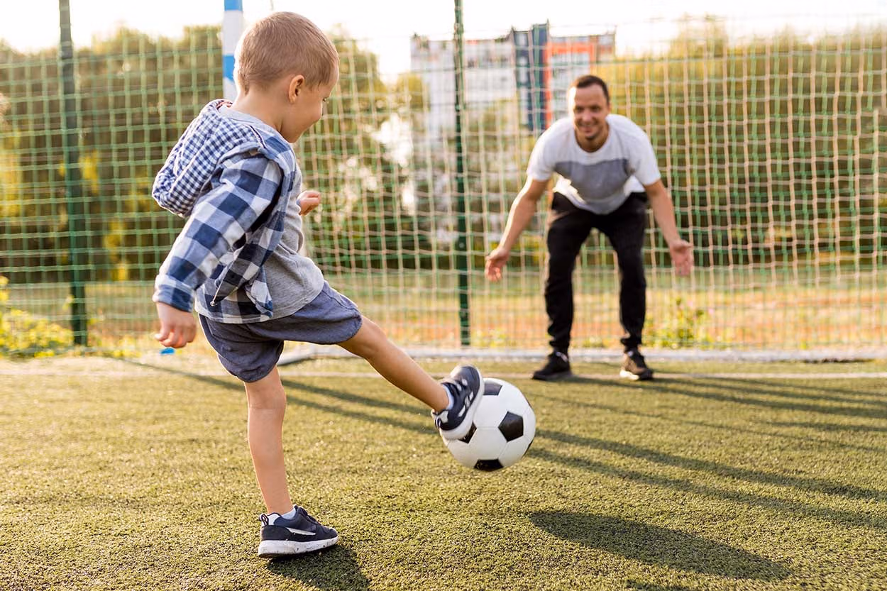 قصه بچگانه با موضوع فوتبال ⚽ (داستان های کودکانه فوتبالی) 3 چشمان پدر عاشق فوتبال