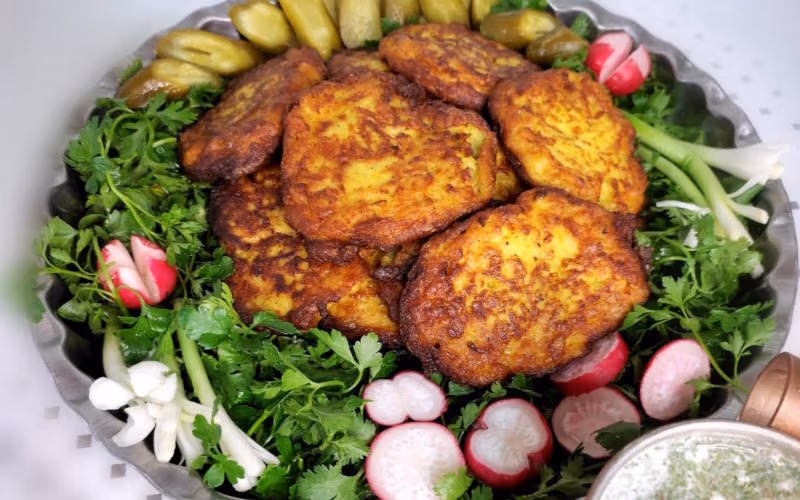 غذاهای ساده و آسان برای شام و عصرانه (5 غذا) از املت سبزیجات تا پیتزا تابه ای 2 کوکو سیب زمینی