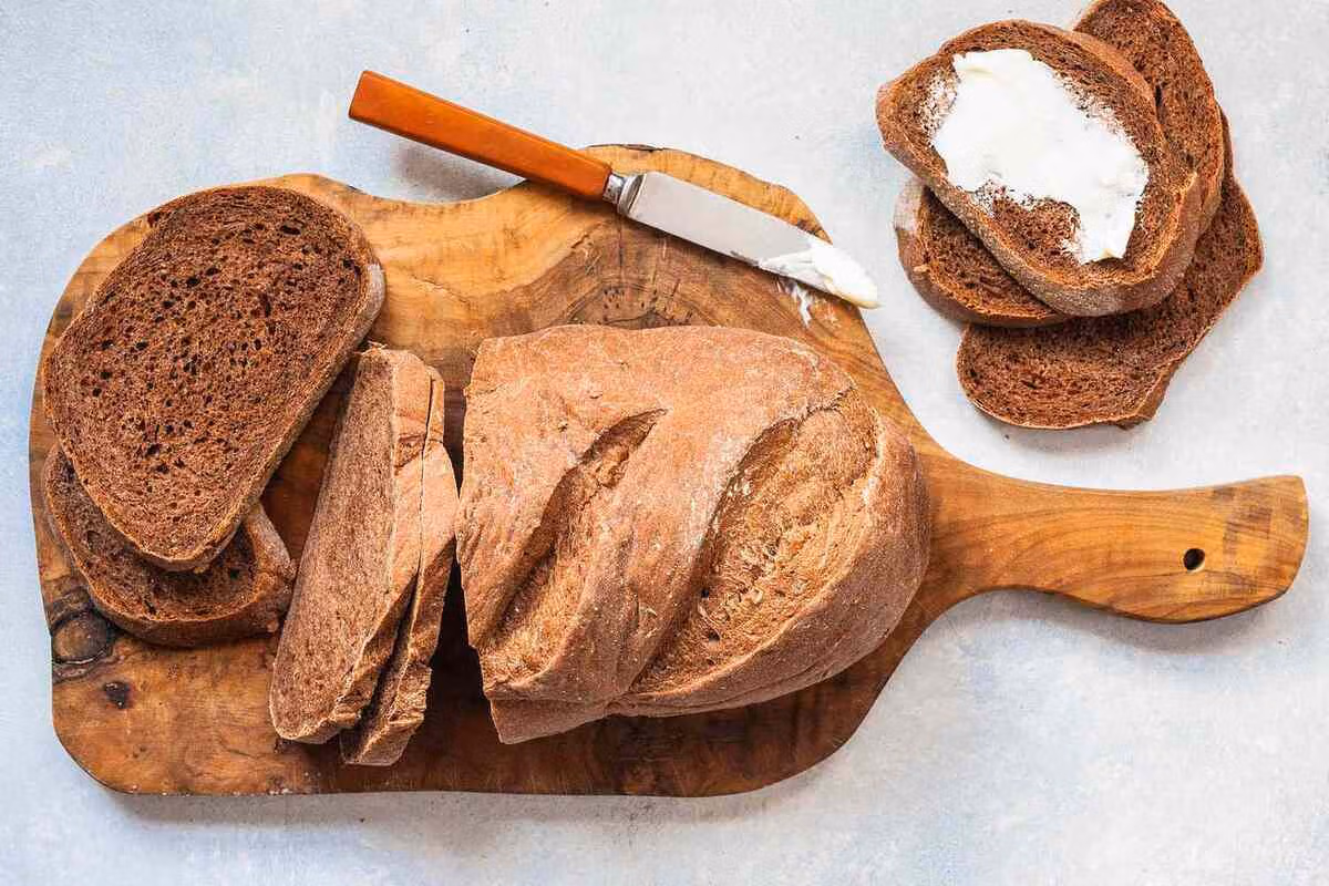 بهترین نوع نان برای کبد چرب؛ نان سنگک، سبوس دار، جو یا چاودار؟
