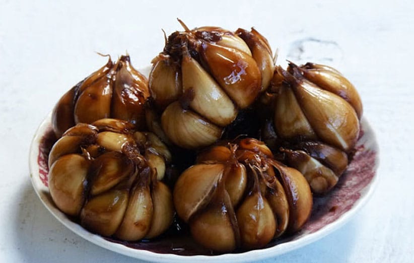 طرز تهیه سیرترشی؛ مواد و ادویه های لازم و فوت و فن برای تهیه ترشی جا افتاده 5 طرز تهیه سیرترشی؛ مواد و ادویه های لازم و فوت و فن برای تهیه ترشی جا افتاده