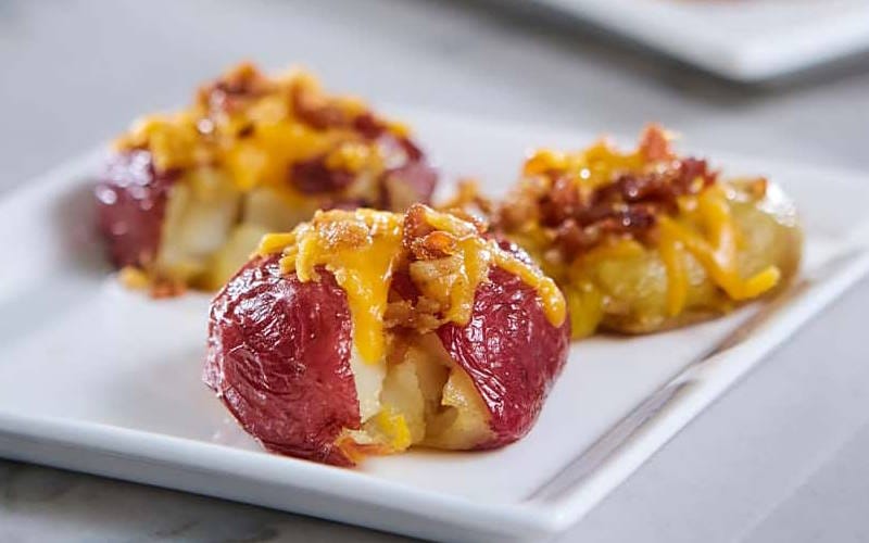 طرز تهیه انواع اسنک های خانگی خوشمزه و ساده؛ ۷ اسنک معروف 4 اسنک سیب زمینی و پنیر