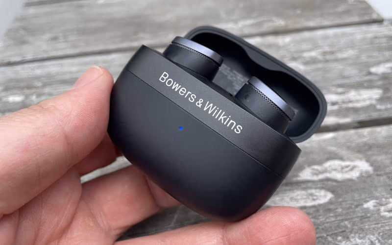 باورز اند ویلکینز پی ۸ – Bowers & Wilkins Pi8
