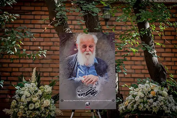 شعر شماره ۳۵ از مجموعه اشعار هوشنگ ابتهاج؛ می رفت آفتاب و به دنبال می کشید دامن ... 2 تفسیر این شعر