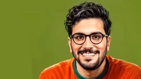 بیوگرافی امیرحسین قیاسی مجری طنز؛ از شروع فعالیت تا معروف شدن 4 زندگی شخصی