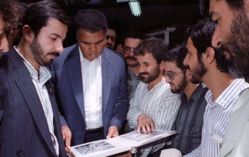 بیوگرافی محمد علی کلی؛ از شروع، تا موفقیت ها در ورزش و زندگی شخصی 8 سفرهای محمد علی به ایران