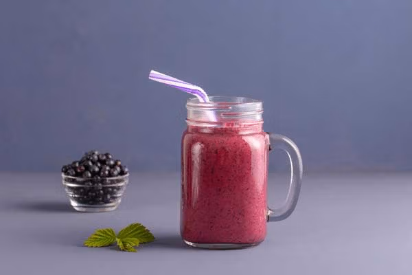 میلک شیک شاتوت؛ نوشیدنی تابستان خوشمزه با میوه تازه 2 مواد و مراحل تهیه میلک شیک شاتوت