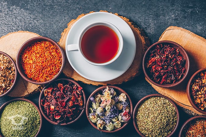 غذاهایی برای کاهش استرس؛ سبزیجات، خوراکی، مغزها و  دمنوش آرامش بخش