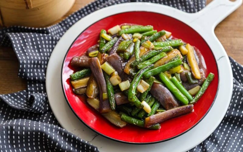 طرز تهیه انواع شام رژیمی؛ ۸ شام خوشمزه برای افراد دارای رژیم 5 خوراک بادمجان و لوبیا سبز رژیمی
