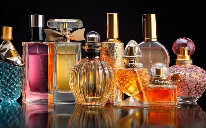 اسانس بهتر است یا ادکلن؛ عطر روغنی یا اورجینال با کیفیت تره؟ 3 چه عطرهایی خطرناک و مضر هستند؟