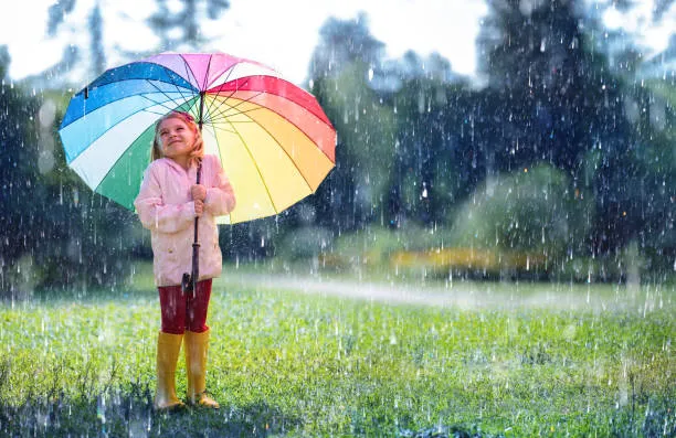 قصه بچگانه با موضوع باران 🌧؛ داستان های کودکانه ابری و بارانی 2 یک روز بارانی