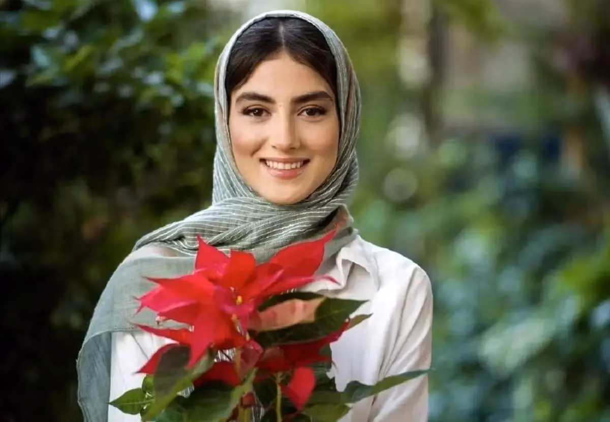 بیوگرافی پردیس پورعابدینی؛ زندگی شخصی، ازدواج، فعالیت ها و فیلم های او 8 خجالت کشیدن از صحنه پُر حاشیه با شهاب حسینی