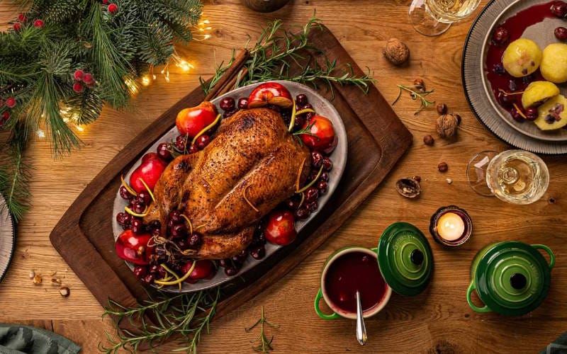 طرز تهیه انواع غذا با گوشت اردک (۱۰ غذای خوشمزه و بی نظیر با اردک) 6 اردک با سیب و دارچین