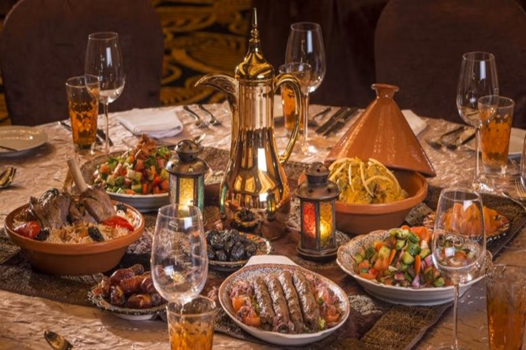 تعبیر خواب سفره؛ تعابیر خواب غذا در سفره، سفره تمیز، سفید و ...