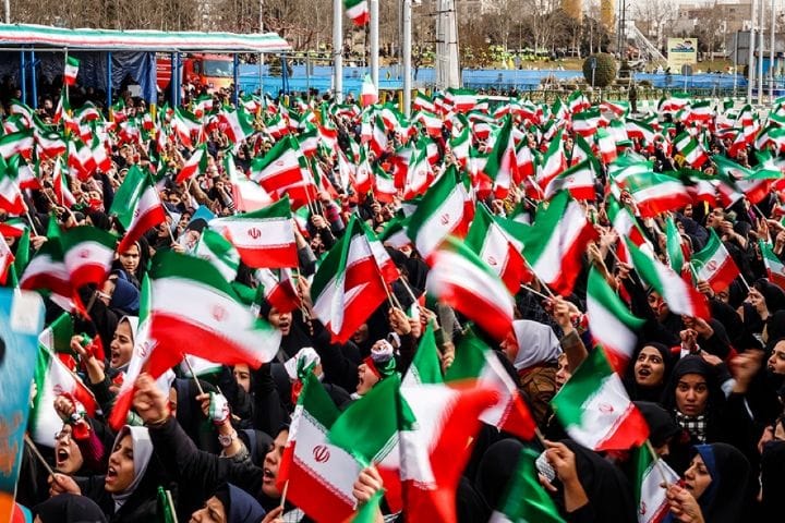 انشا در مورد پیروزی انقلاب 57