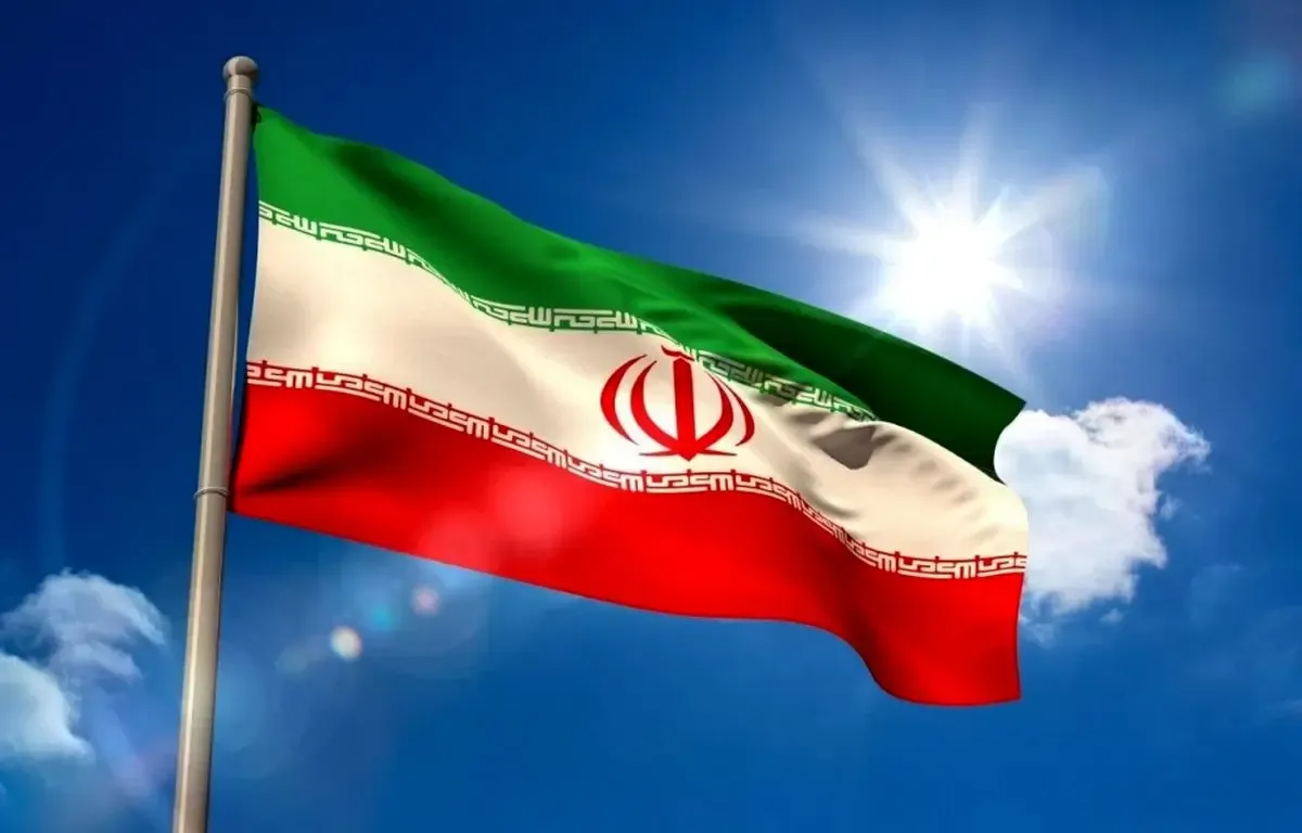 انشا در مورد پرچم ایران؛ ۸ انشا کوتاه و بلند درباره پرچم کشور 2 انشا درباره پرچم سه رنگ ایران
