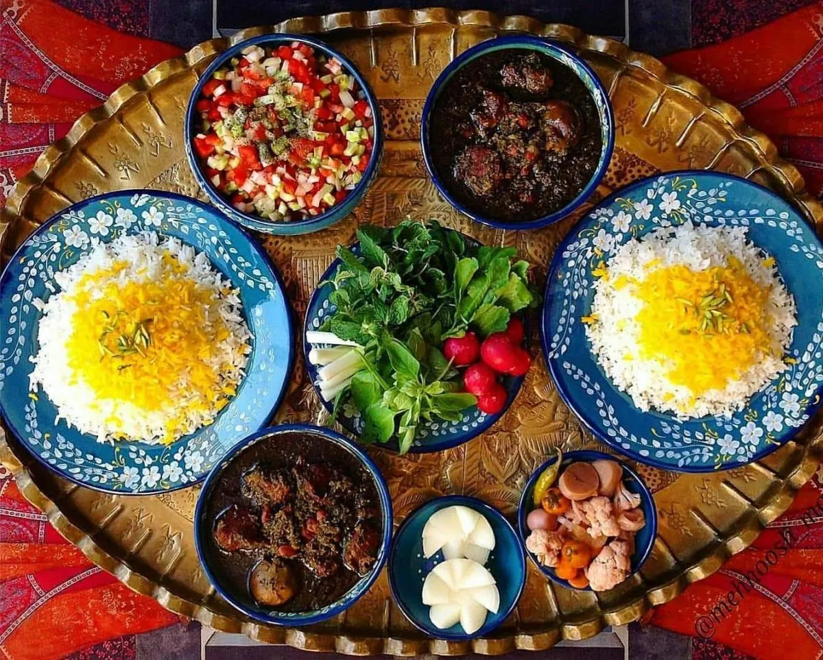 انشا طنز در مورد طعم خورشت قورمه سبزی (۶ انشای پایه هشتم) 3 انشا پیشنهادی طعم خورشت قورمه سبزی