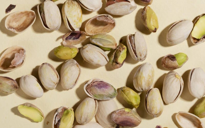 راهنمای انتخاب و خرید پسته؛ انواع پسته و بررسی کیفیت و تازگی 5 نحوه تشخیص پسته تازه از کهنه