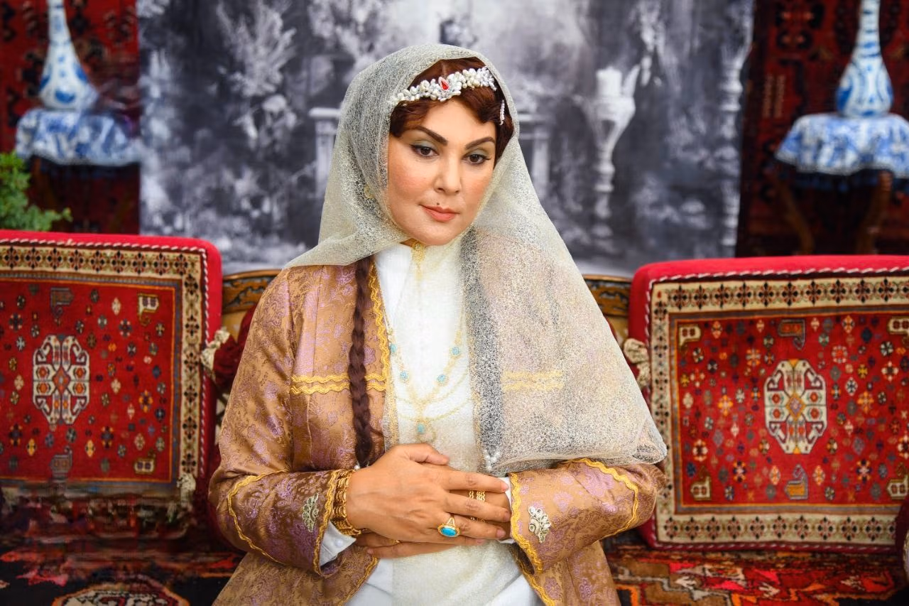 بیوگرافی لاله اسکندری؛ شروع بازیگری و معروف شدن، ازدواج و همسرش و زندگی شخصی 9 حضور در سریال بامداد خمار