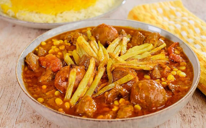 طرز تهیه انواع غذا با لپه (۶ غذا)؛ نکاتی برای انتخاب لپه مناسب 2 خورش قیمه