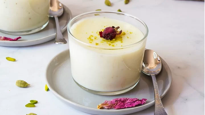آموزش طرز تهیه 5 مدل فرنی(با آرد گندم و برنج، نشاسته ذرت، جو دوسر پرک و شکلاتی) 2 مواد لازم و طرز تهیه فرنی با نشاسته ذرت