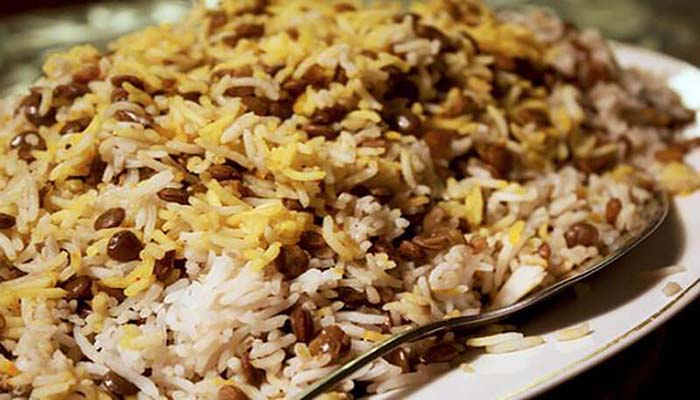 ۱۰ غذای خوشمزه و مقوی با عدس؛ از آش سنتی تا دسر شیرین (به همراه خواص کامل عدس) 4 پلوی عدس و کشمش (پلو عدس مجلسی)