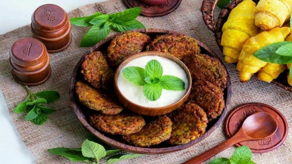 ۱۰ غذای خوشمزه و مقوی با عدس؛ از آش سنتی تا دسر شیرین (به همراه خواص کامل عدس) 7 کتلت عدس و هویج