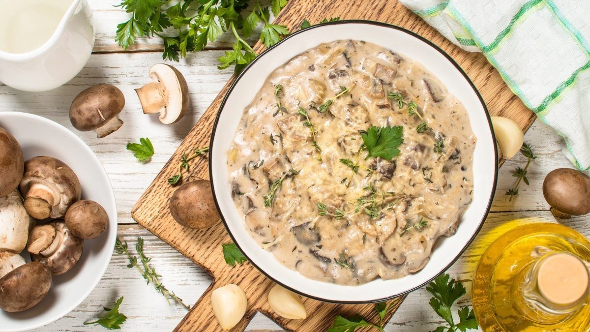 خوراک قارچ و خامه (برای نان یا برنج)