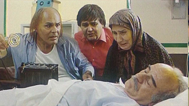 اکبر عبدی در نقش نارگیل در فیلم قاعده بازی