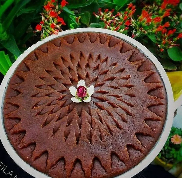 تزیین حلوا با چاقو و سیخ؛ آموزش ۲۱ مدل ساده و مجلسی 4 تزیین ساده حلوا با برش های منظم چاقو