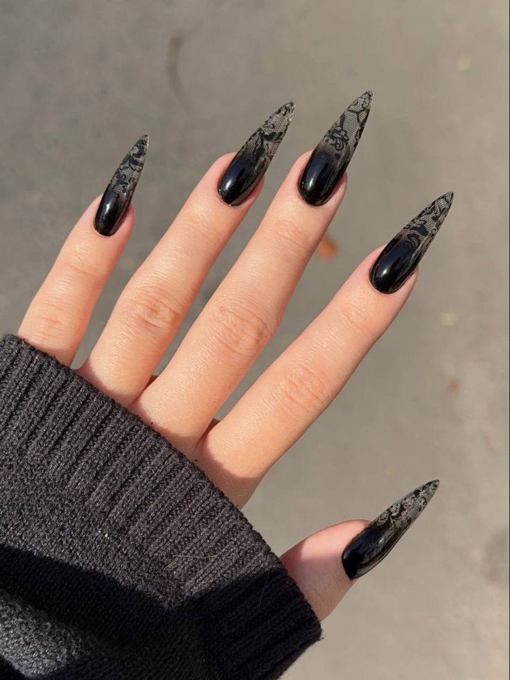 مدل ساده لاک ژل مشکی برای استفاده روزانه