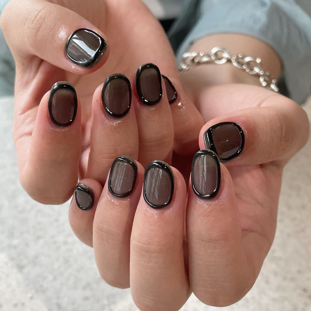 طراحی مربعی لاک آیس ژل مشکی