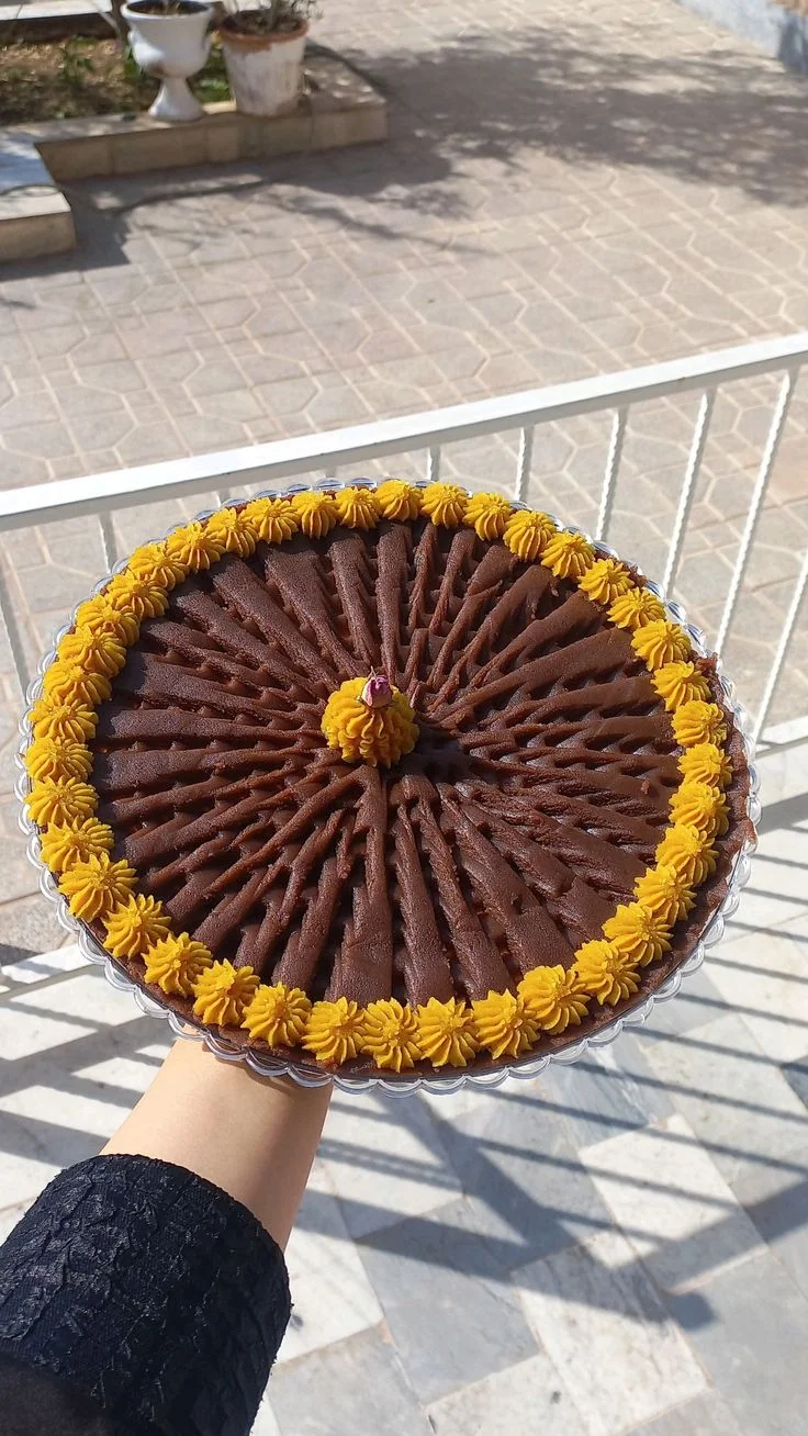 تزیین حلوا با چاقو و سیخ؛ آموزش ۲۱ مدل ساده و مجلسی 5 مدل عمودی و کشیده تزیین حلوا با خطوط هندسی