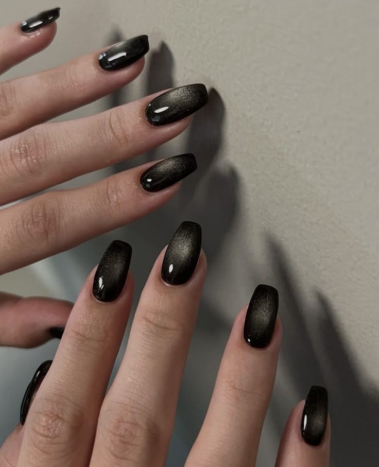طرح لاک ژل آیس مشکی با رنگ مکمل