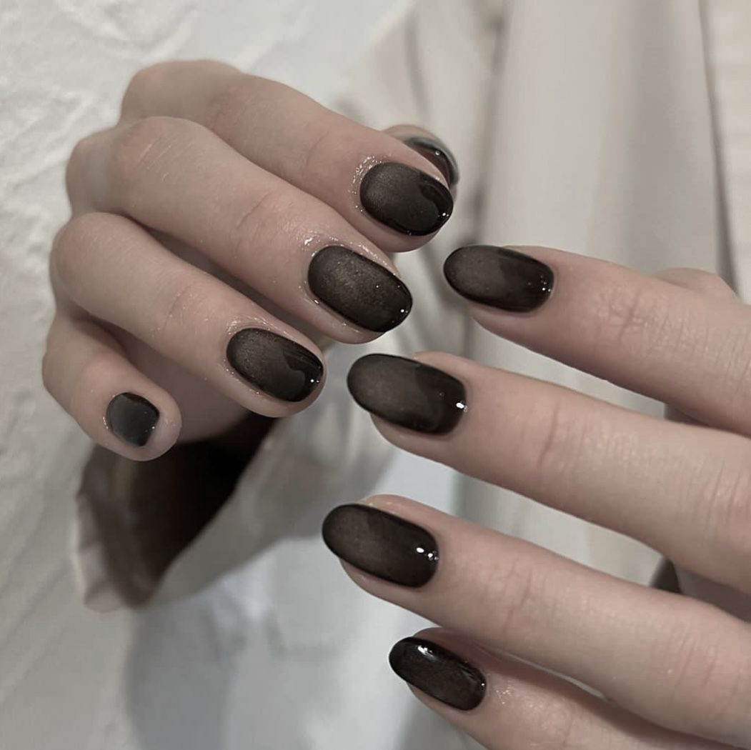 مدل ناخن مشکی کرومی و آینه‌ای