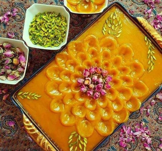 طرز تهیه حلوای شیر مجلسی و کشدار برای ۱۰ تا ۳۰ نفر 2 طرز تهیه حلوای شیر مجلسی و کشدار برای ۱۰ تا ۳۰ نفر
