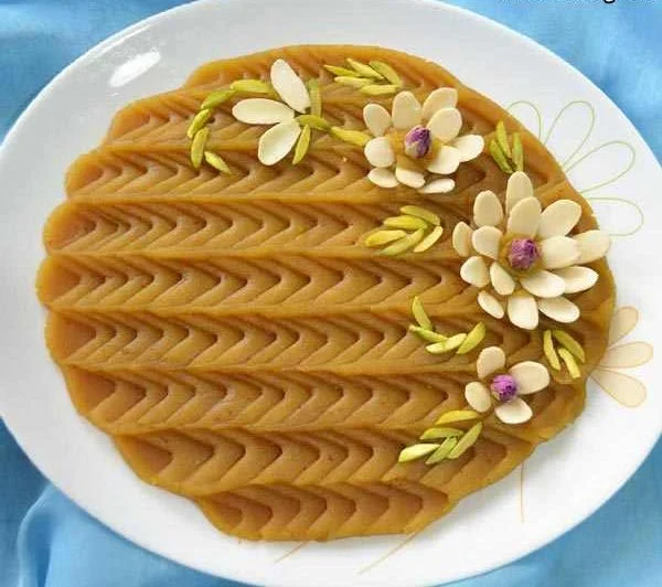 تزیین حلوا با چاقو و سیخ؛ آموزش ۲۱ مدل ساده و مجلسی 10 مدل تزیین حلوا با چاقو برای دیس مستطیلی