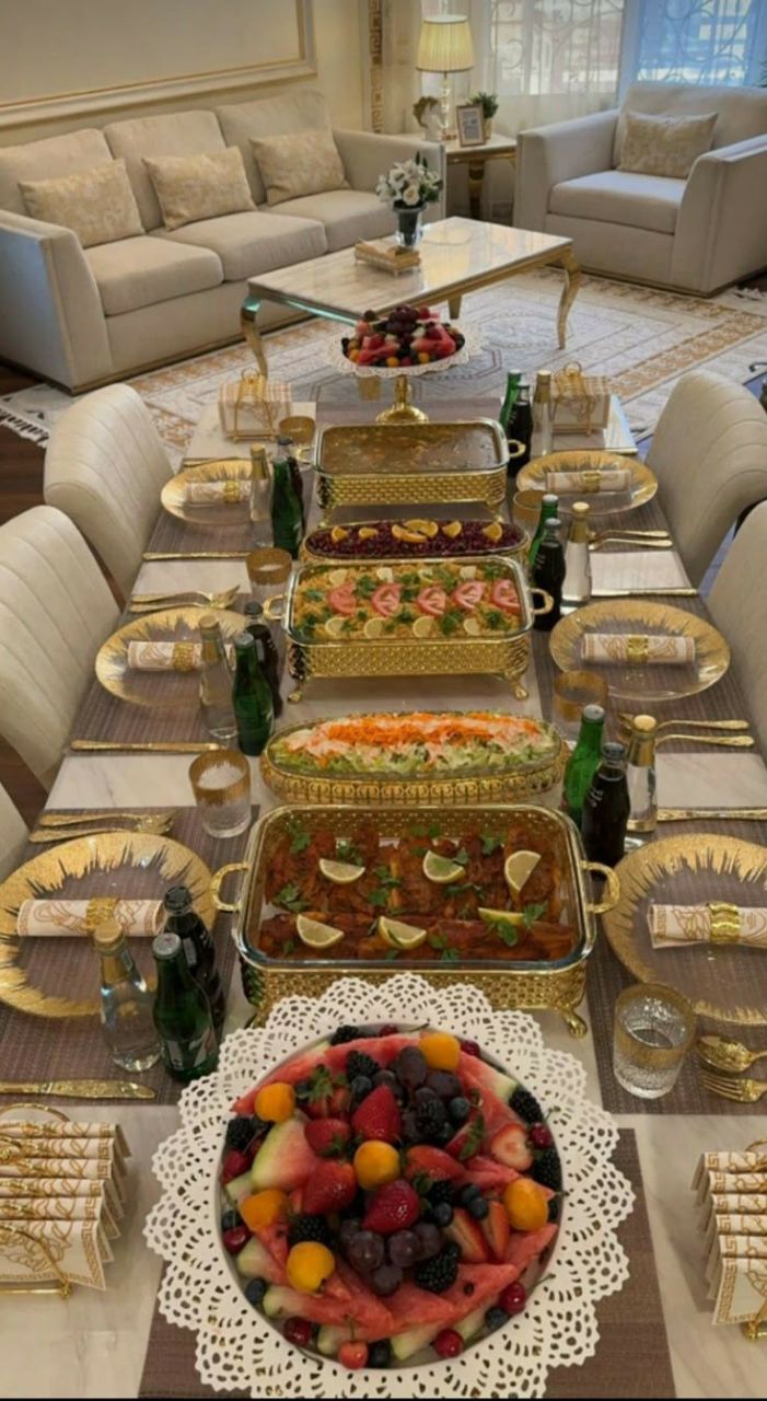 چیدمان میز شام برای مهمانی؛ از مدل رسمی تا ایرانی و مدرن 18 ترکیب رنگ در چیدمان میز شام؛ ایده چیدمان شماره 2