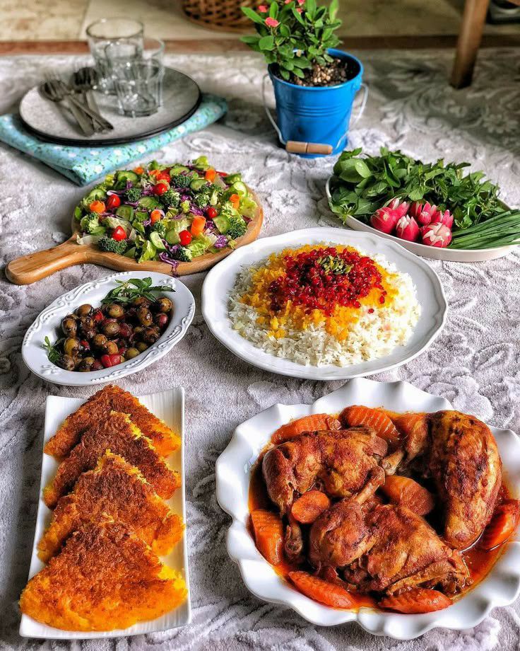 چیدمان میز شام برای مهمانی؛ از مدل رسمی تا ایرانی و مدرن 85 مدلهای متنوع میز شام مجلسی؛ ایده چیدمان شماره 6