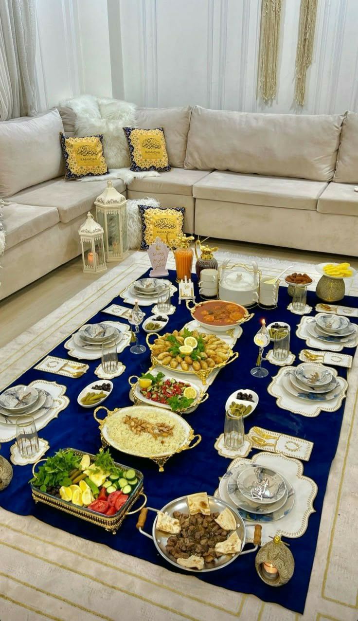 چیدمان میز شام برای مهمانی؛ از مدل رسمی تا ایرانی و مدرن 21 ترکیب رنگ در چیدمان میز شام؛ ایده چیدمان شماره 5