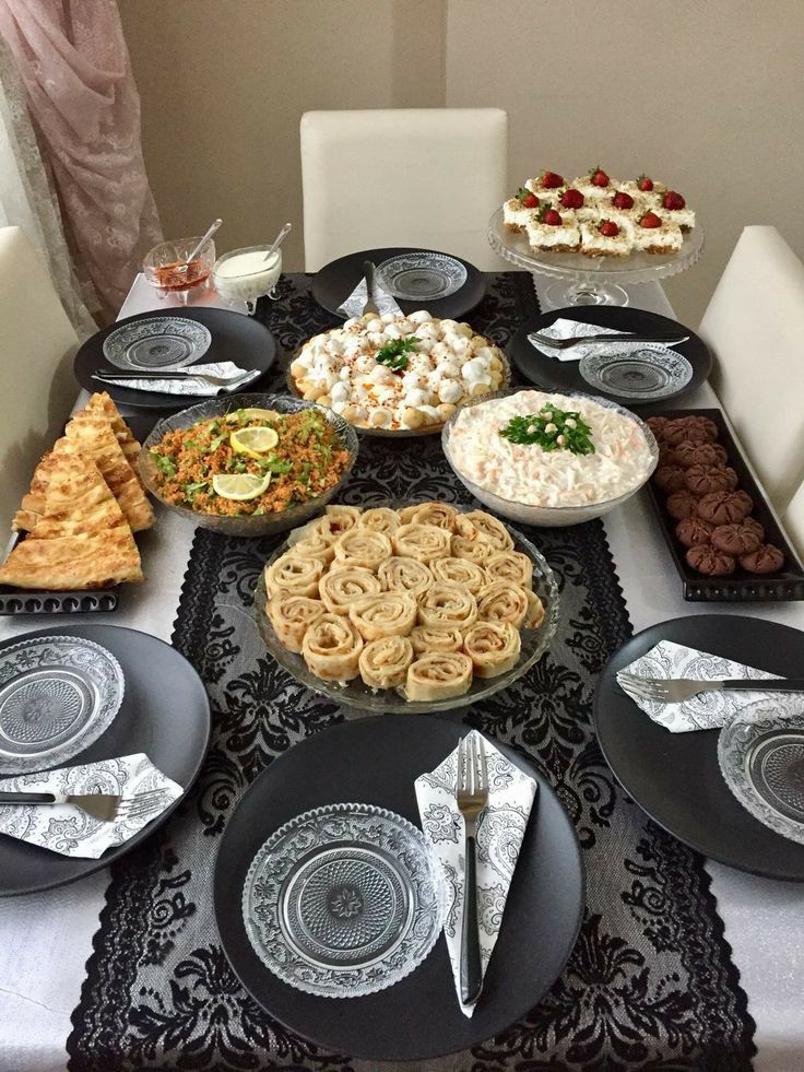 چیدمان میز شام برای مهمانی؛ از مدل رسمی تا ایرانی و مدرن 63 چیدمان میز شام ایرانی و سنتی؛ ایده چیدمان شماره 5