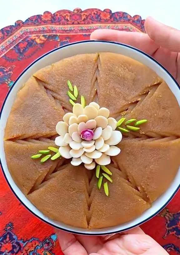 تزیین حلوا با چاقو و سیخ؛ آموزش ۲۱ مدل ساده و مجلسی 20 مدل تزیین حلوا با خطوط لوزی و حاشیه